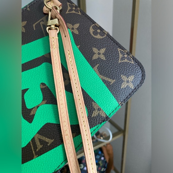Louis Vuitton Hawaiian Limited Edition Wristlet 2017 - Picture 9 of 11